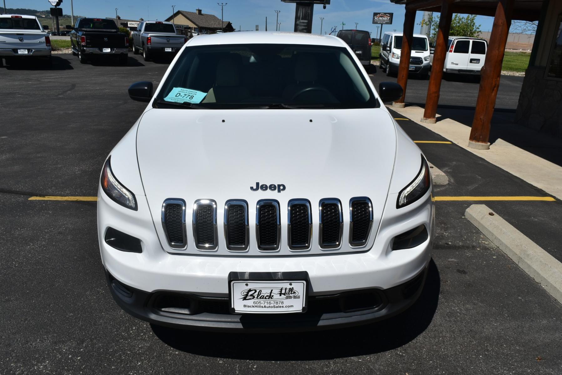 2016 White /Beige Jeep Cherokee Sport (1C4PJMAB4GW) with an 2.4L 4 Cyl Multi -Air engine, 9-Speed Automatic transmission, located at 1600 E Hwy 44, Rapid City, SD, 57703, (605) 716-7878, 44.070232, -103.171410 - Photo #1